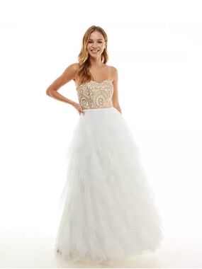 Elegant Strapless White Tulle Prom Dress with Gold Beaded Bodice